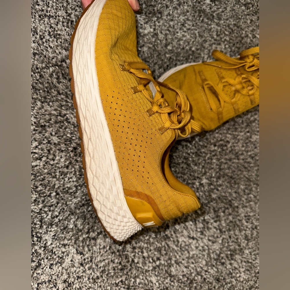 NOBULL women’s running shoe. I need a 6.5 in these are size 7.